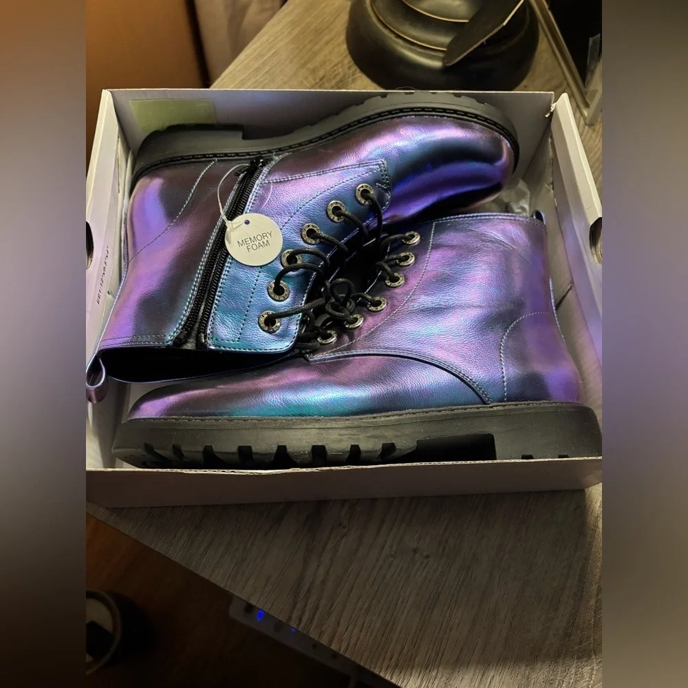 Girls Sonoma Goods for Life Shimmering Lace-Up Combat Boots size 5 NWT